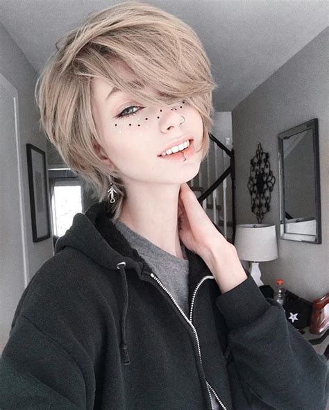 IG @sarahmariekardax Hair Inspo, Hair Inspiration, Short Hair Cuts, Short Hair Styles, Short Emo ...