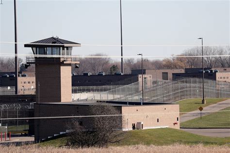 'Nothing seems to be improving': as COVID-19 spread inside prison ...