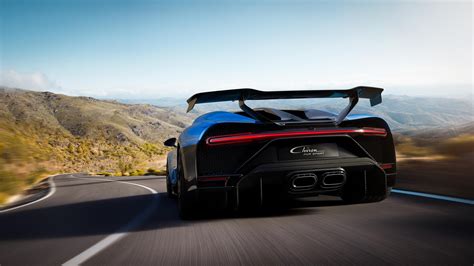 Bugatti claims the Chiron Pur Sport does 0–62 mph in 2.3 seconds ...