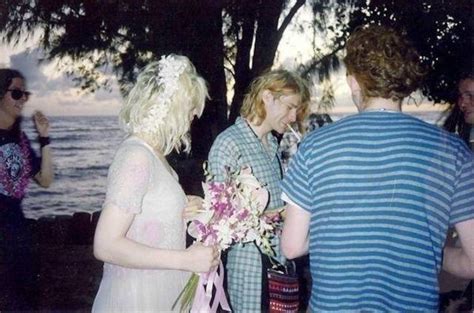 Rare Photos From Kurt Cobain And Courtney Love's Modest Wedding (7 pics ...