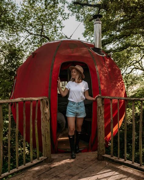 Glamping in a treehouse - how to survive it in England - Aga on the run