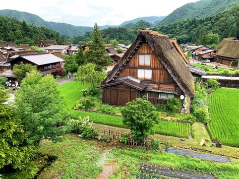 Shirakawa-go: Spend the Night in a Traditional Japanese Thatched House