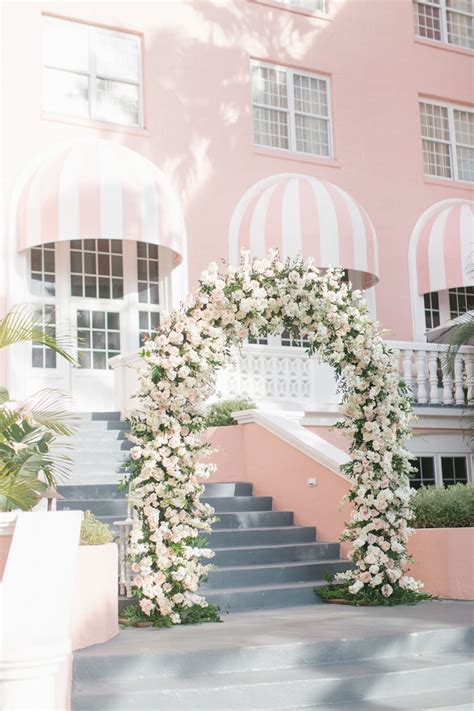 A Dreamy Pink Palace Wedding in the Gulf Coast ⋆ Ruffled