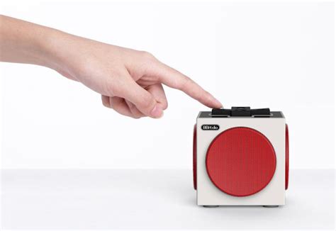 This Cube Bluetooth Speaker Is Made To Look Like a NES Controller