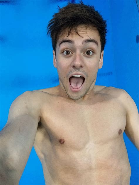 Tom Daley takes selfies to another level with mid-air diving photos ...