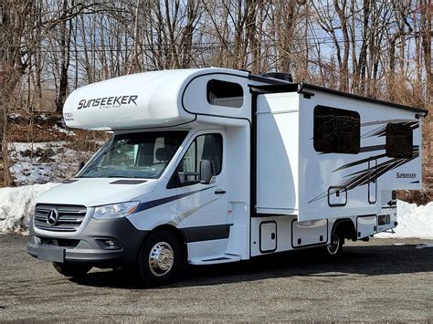 25′ Class C Mercedes Motorhome | For Rental