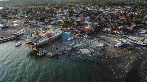 Rumbling Indonesian volcano Anak Krakatoa could trigger more tsunamis ...