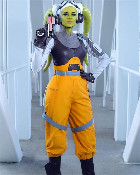 Expert ‘Star Wars Rebels’ Hera Syndulla Cosplay | Star wars women, Star ...