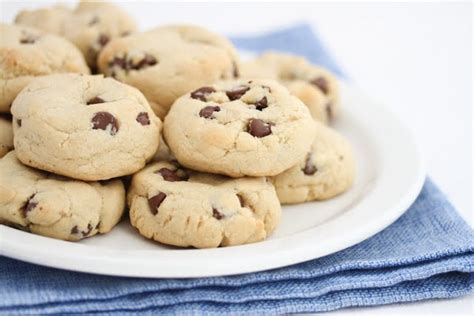 Cornstarch soft chocolate chip cookies - Kirbie's Cravings