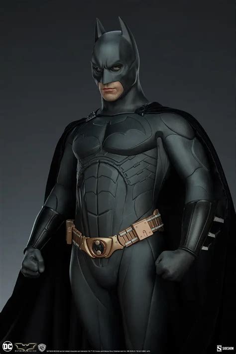 Top 30+ imagen batman begins suit - Abzlocal.mx