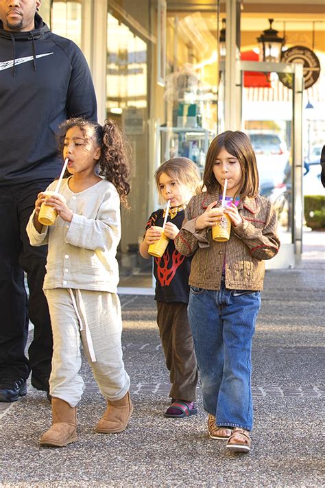 Penelope Disick & North West Create Lemonade & Bracelet Stand ...