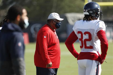 Texans' interim coach Romeo Crennel 'perfect for a situation like this'