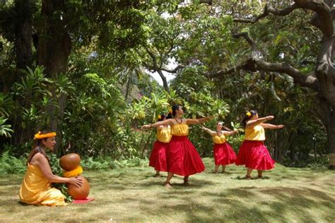 Hula, history & Hitachi: Moanalua Gardens - Hawaii Insider