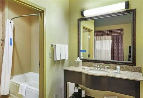 15 Tulsa Hotels With Jacuzzi in Room or Hot Tub Suites