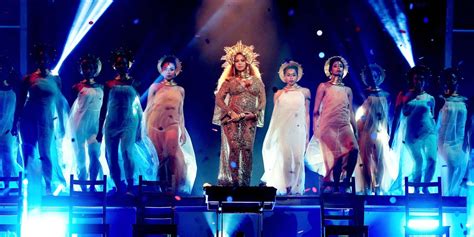 Photos of Beyonce's Pregnant Grammy Performance - Photos of Beyonce ...