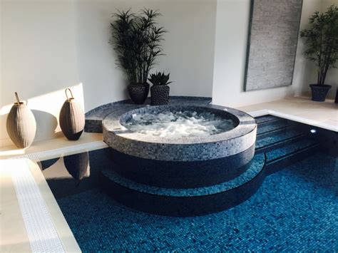 SPA POOL, HOT TUB & JACUZZI – WHAT’S THE DIFFERENCE? | Falcon Pools