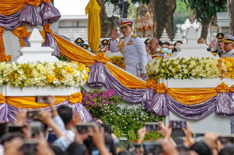 Thai king hands out diplomas at protest movement stronghold students ...