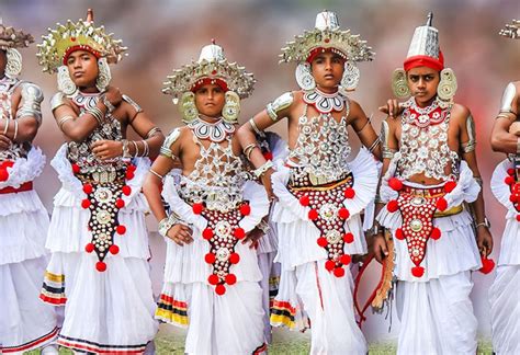 Sri Lankan Traditional Dance (Kandyan Dancing) | Lanka Tour Experts