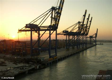 Mundra Port Photo from jojek - vesseltracker.com