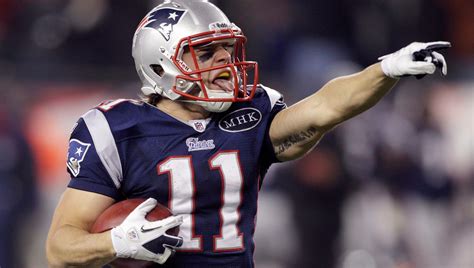 After flirting with Giants, Edelman re-signs with Patriots