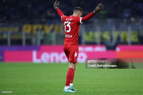 Guglielmo Vicario of Empoli Fc gestures during the Serie A match ...