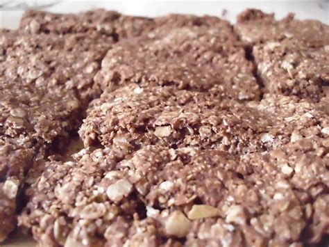 The Do-It-Yourself Mom: DIY Chocolate Peanut Butter Granola Bars