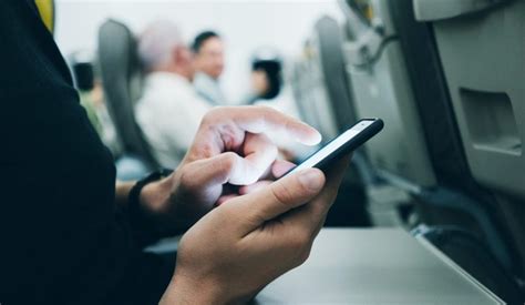 Using Your Cell Phones On Planes: 5 Things You Should Know Before You Fly