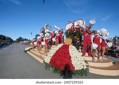 University Float Rose Bowl Game Moving Stock Photo 2407239325 ...