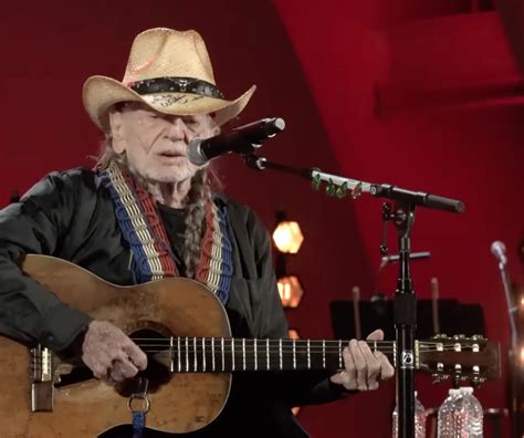 90 Year Old Willie Nelson Performs His 1964 Song ‘I Never Cared For You ...