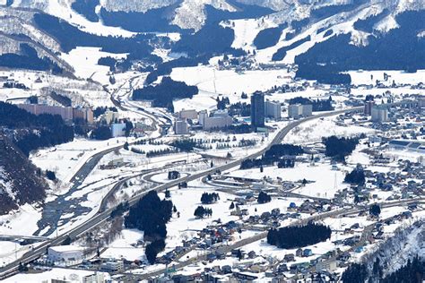 What's the Yuzawa ski resort like? - Japan Ski Guide