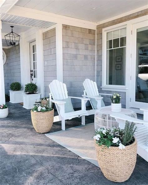 20+ Adorable Porch Planter Ideas That Will Give A Unique Look | Front ...