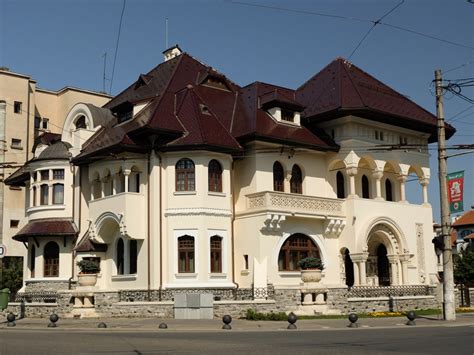 Bucharest architecture tour - RomaniaTourStore