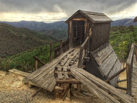 Abandoned gold mine in the Rocky Mountains (3264x2448) : r/AbandonedPorn