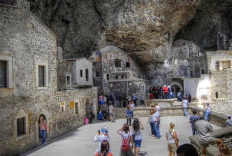 Sumela Monastery in Trabzon, Turkey : History, Pictures and the Black ...