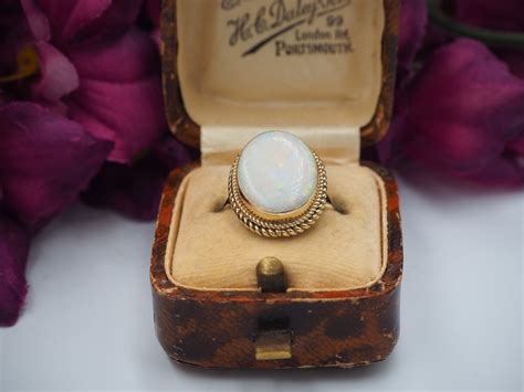 Vintage 9ct Gold Opal Solitaire Ring, Size L or 6