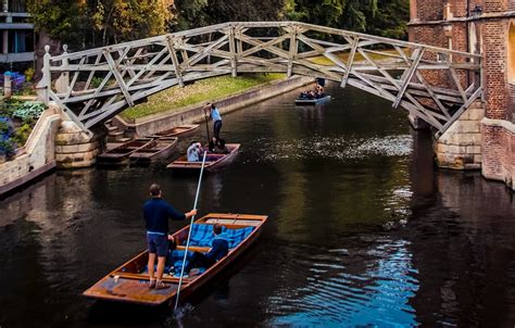 What Is A Punt Boat? A Guide To The Traditional Watercraft - Maritime Page