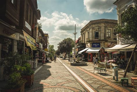 Market in an Old Town · Free Stock Photo