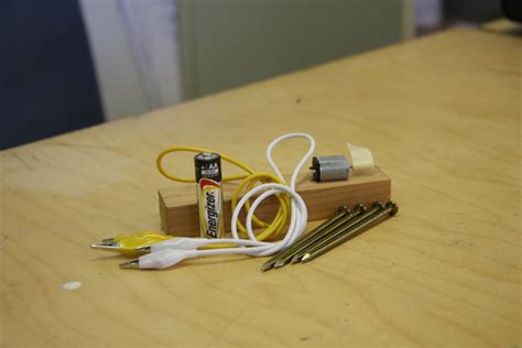 How to Make a Simple Battery Holder : 4 Steps - Instructables