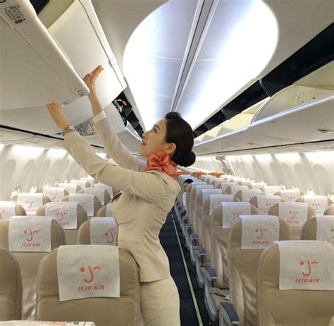 【South Korea】 JEJU Air cabin crew (old uniform) / チェジュ航空 客室乗務員 旧制服 【韓国】 https://www.instagram ...
