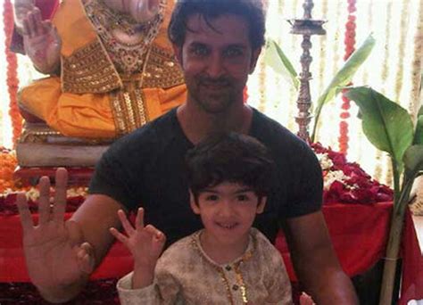 Hrithik Roshan has a double thumb!