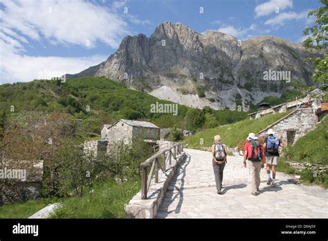 walkers at Campocatino, Alpi Apuane, northern Tuscany, Italy Stock Photo - Alamy