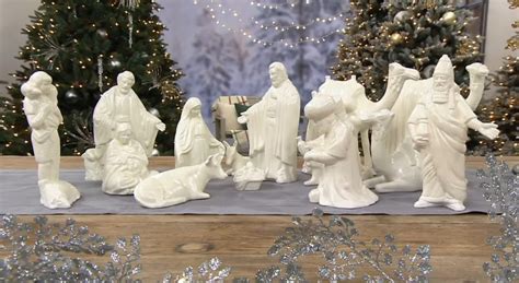 Martha Stewart Sells Nativity Figures She Designed in Prison ...