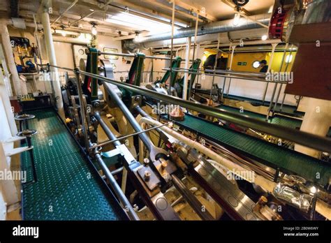 Engine Room of PS Waverley. The last sea going paddle steamer in the world Stock Photo - Alamy