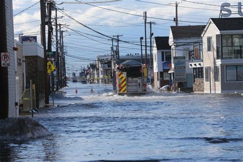 Hampton Beach floods: Homeowners clean up after storm surge