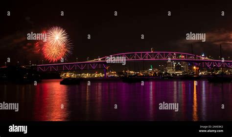 Auckland dazzled by New Year Fireworks with Harbour Bridge illuminated ...