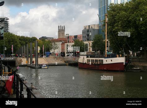 BRISTOL DOCKS WATERFRONT DOCK PACKET Stock Photo - Alamy