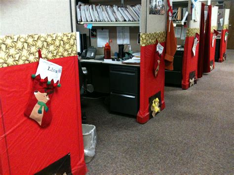 Decorated all my coworkers cubicles as a surprise :) | Office christmas ...