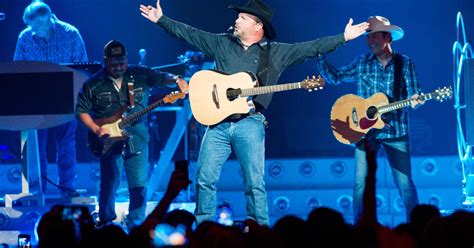 PHOTOS- Garth Brooks Concert