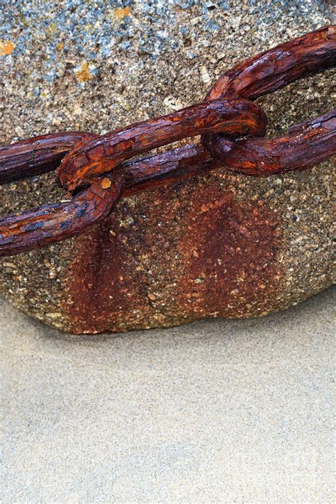 Rusty chain Photograph by Richard Thomas - Fine Art America