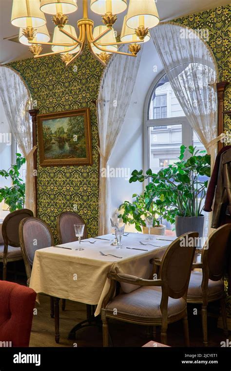 Old pub interior hi-res stock photography and images - Alamy